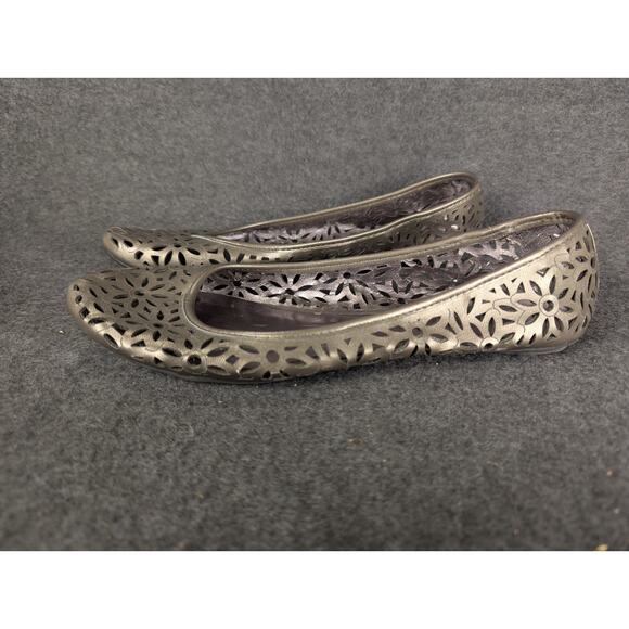 Ciao Bella PAUSE Platinum Metallic Cut Out Flats Shoes sz 9M Kenith Cole - Picture 1 of 13